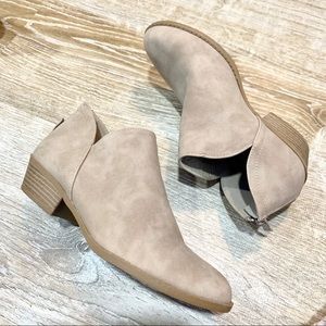 NWOT! Top Moda Layover Ankle Booties Boot in Khaki